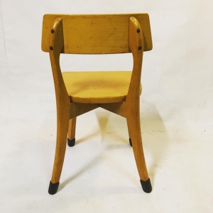 Vintage schoolstoel nr 23